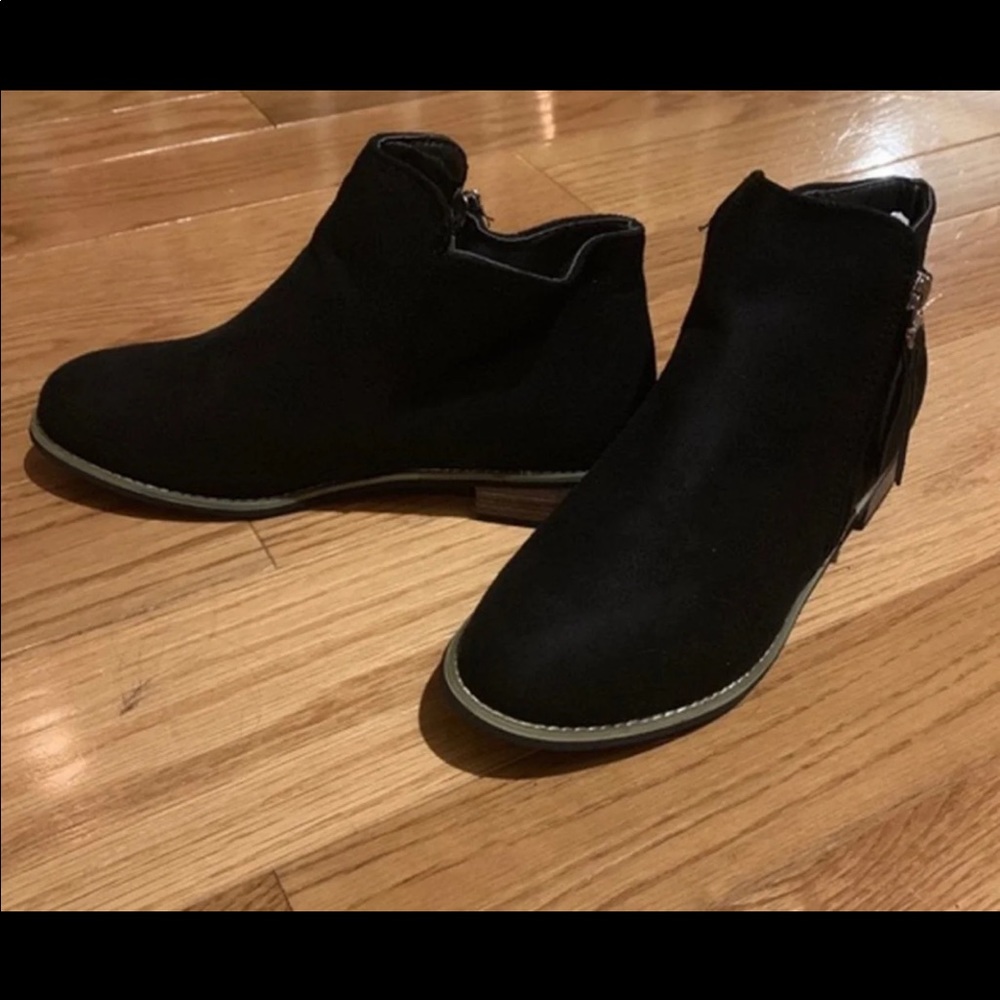 Black short suede boots never been worn